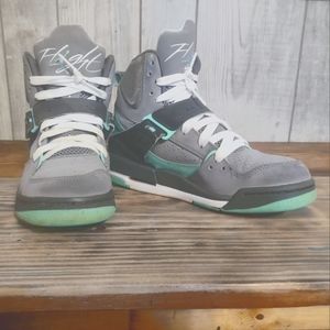 Size 4y Jordan Flights